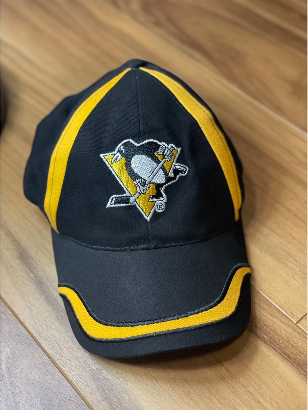 Vintage Pittsburgh penguins hat 90s toned embroidered hockey sports fan Crosby